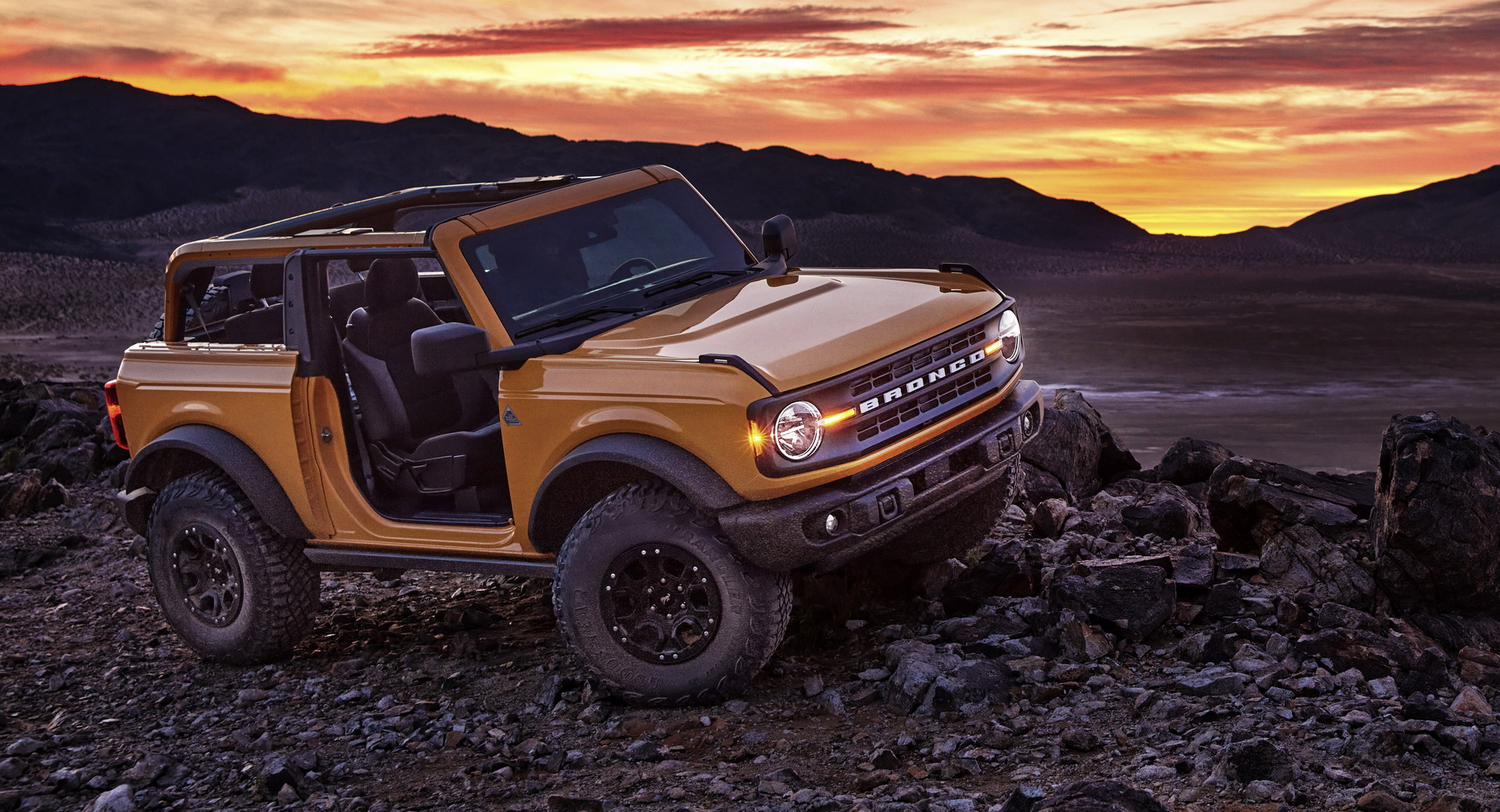 Ford Bronco được thiết kế thực dụng dành cho việc đi off-road