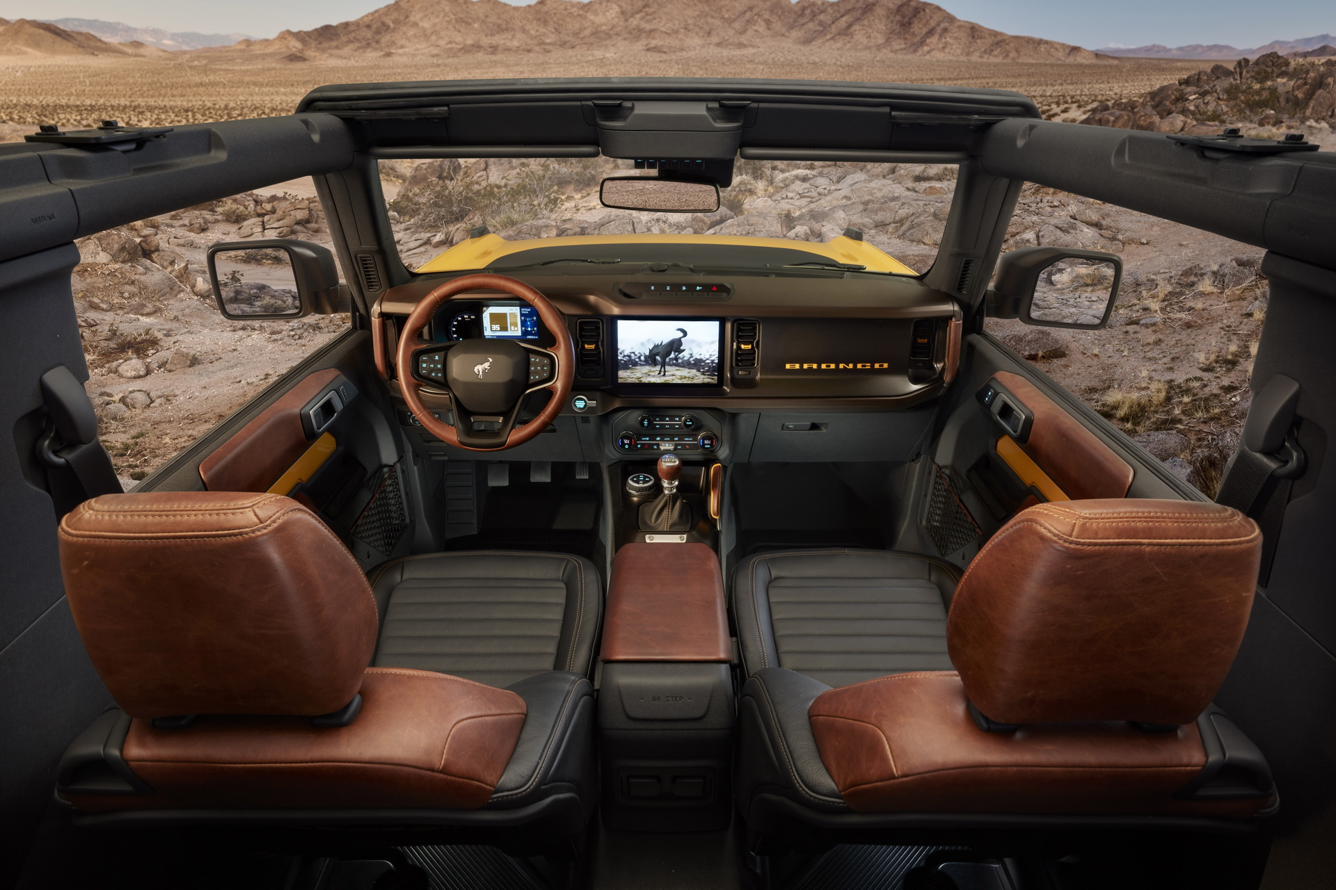 Hàng ghế trước của xe Ford Bronco 2021
