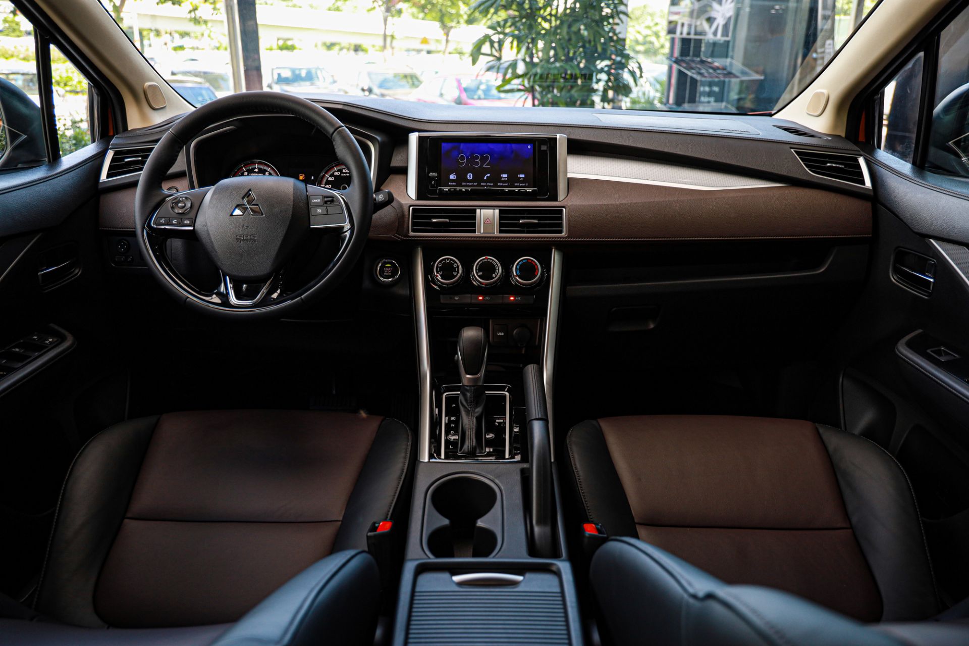 Hàng ghế trước của xe Mitsubishi Xpander Cross