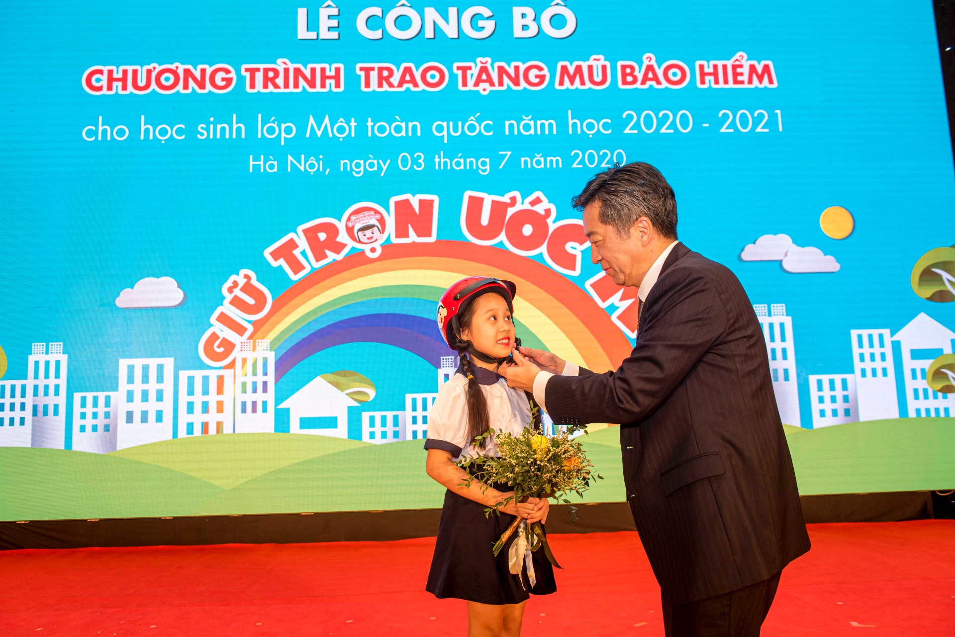 Sẽ có 2 triệu mũ bảo hiểm dành tặng học sinh lớp lớp 1 năm học 2020 - 2021