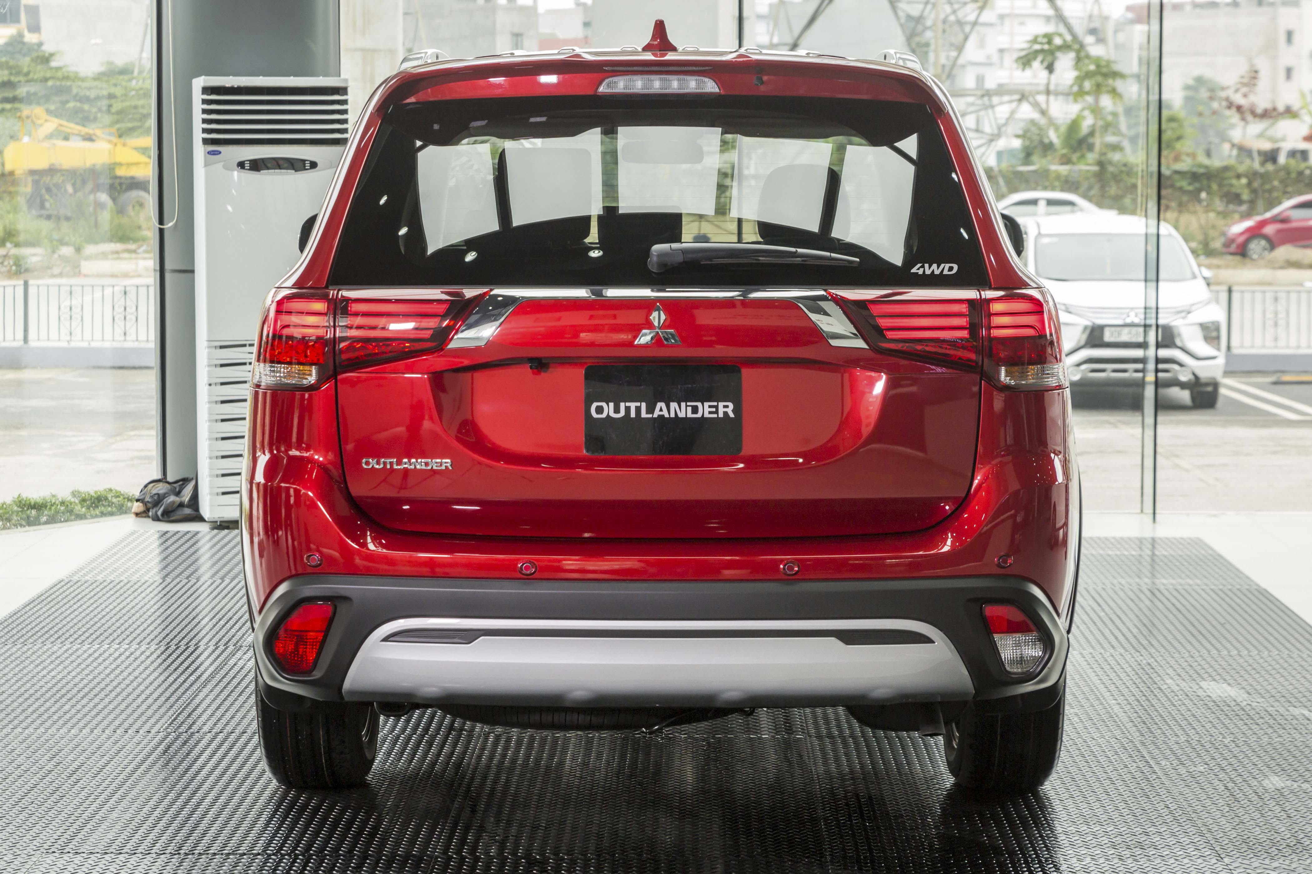 Đuôi xe Mitsubishi Outlander 2.4 CVT Premium 2020
