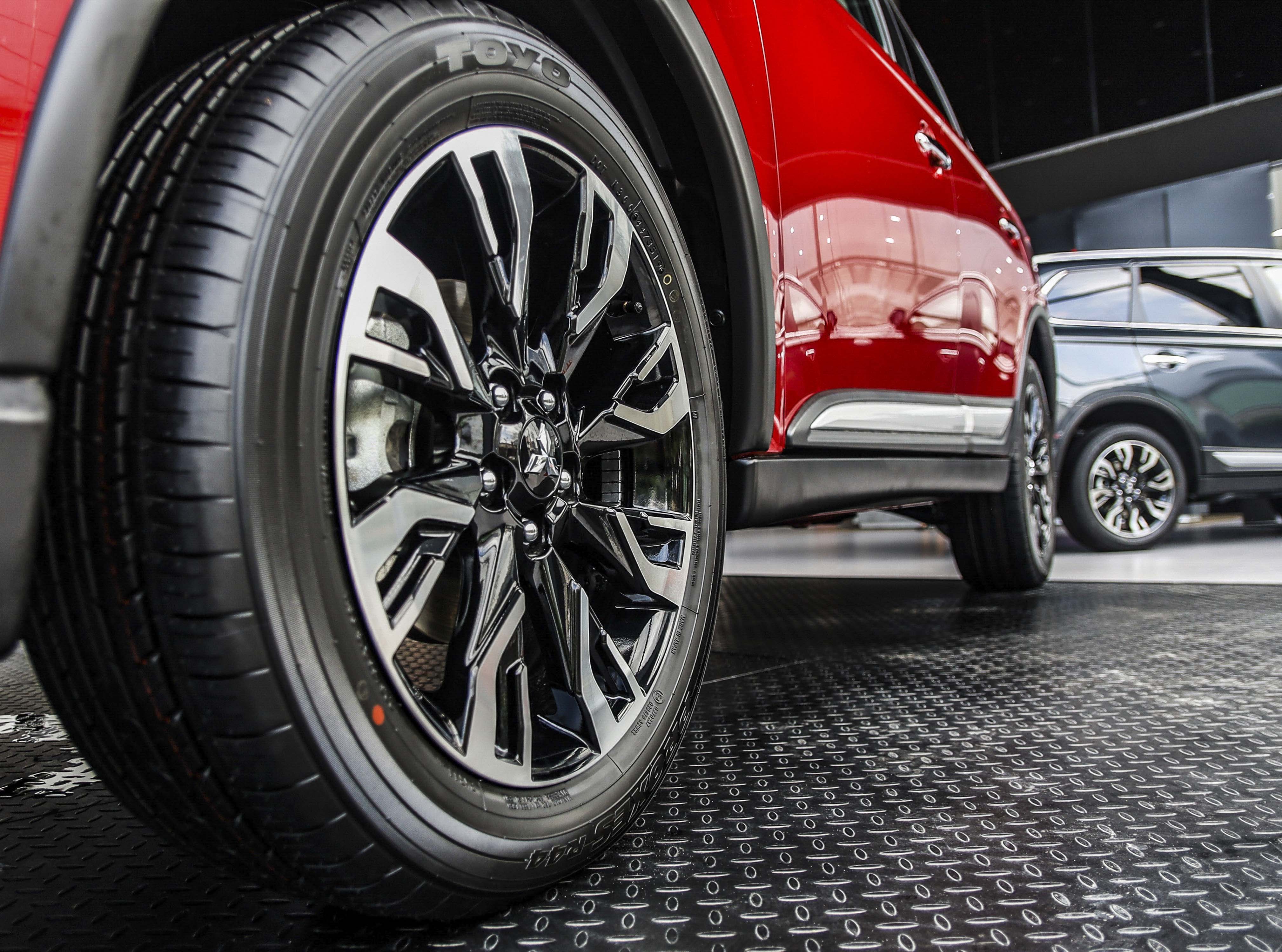 La zăng xe Mitsubishi Outlander 2.4 CVT Premium 2020