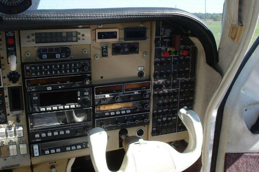 Cabin máy bay Mooney M20L PFM đời 1988 