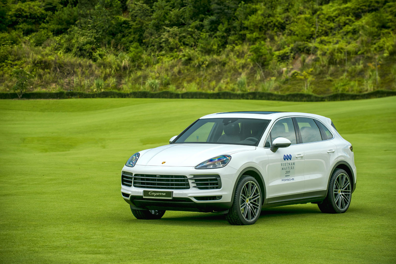 Một năm Porsche Việt Nam được nhà máy cung cấp khoảng 300 xe cho tất cả các dòng.