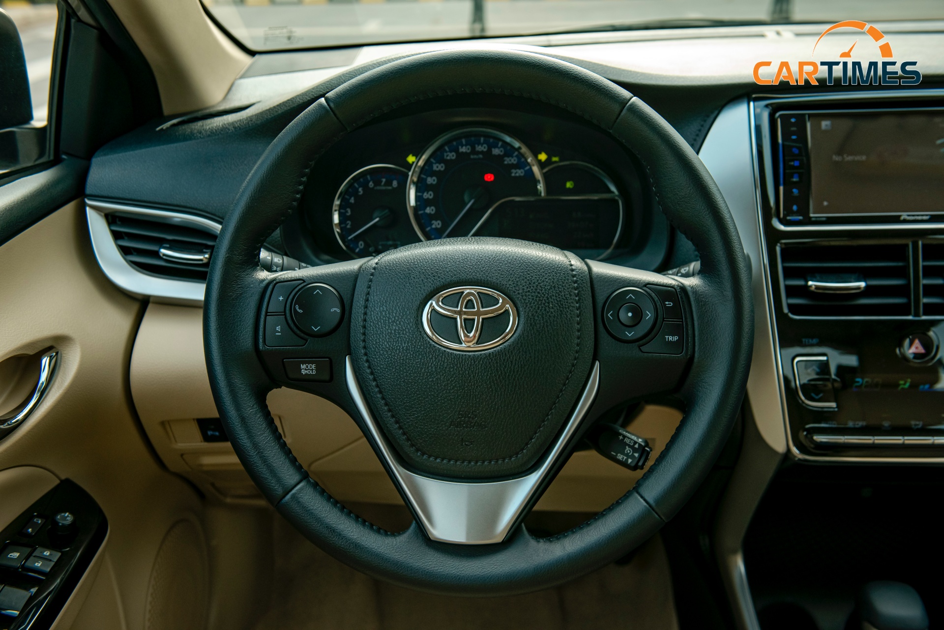 Vô lăng Toyota Vios 2020 tích hợp nút bấm
