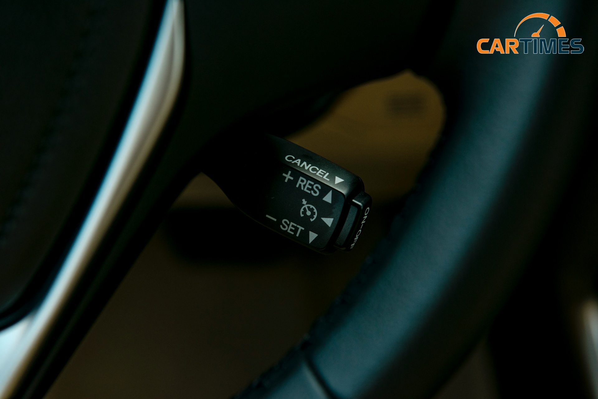 Hệ thống kiểm soát hành trình cũng là điểm cộng trên Toyota Vios
