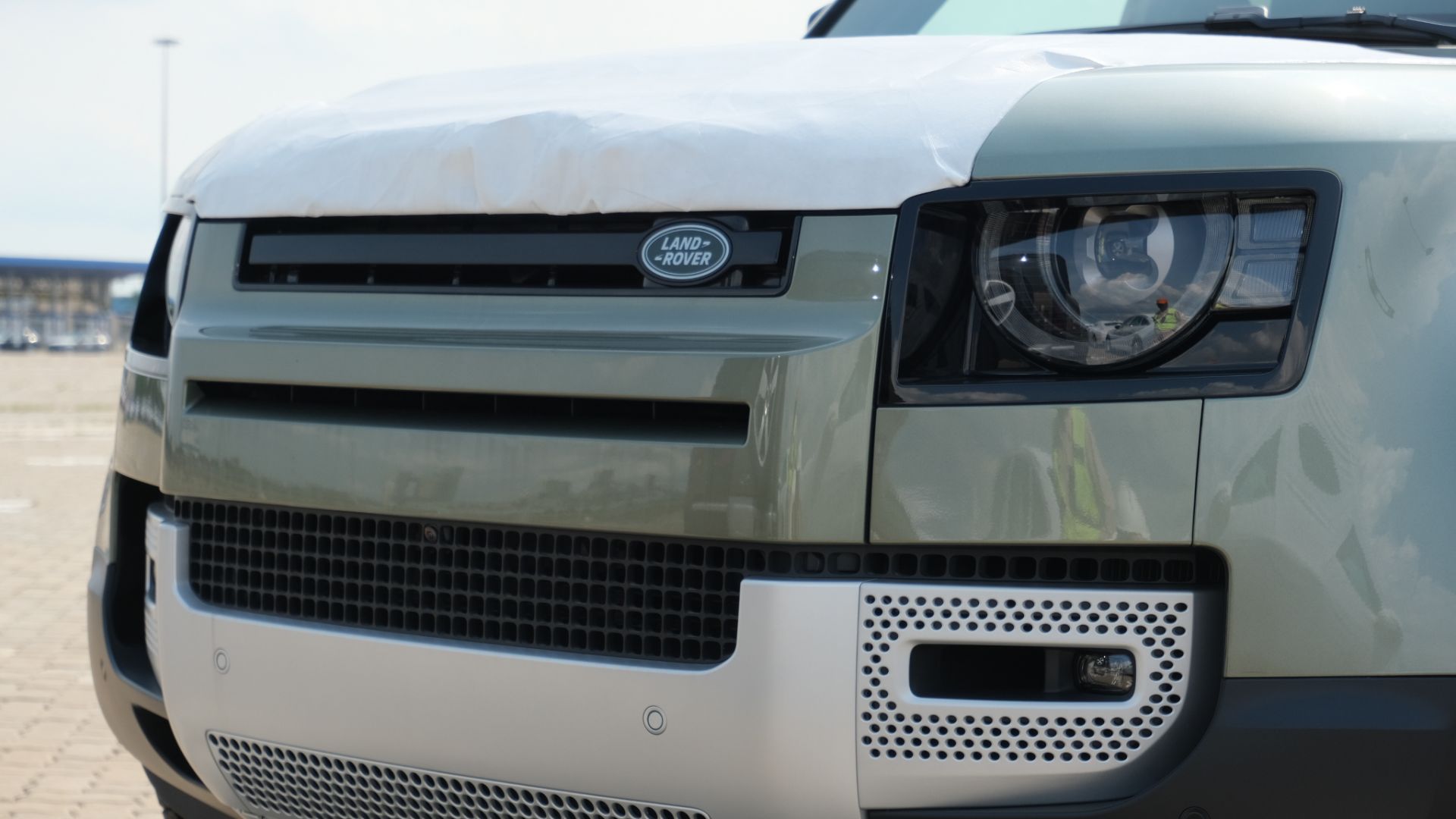 Đầu xe Land Rover Defender 2020