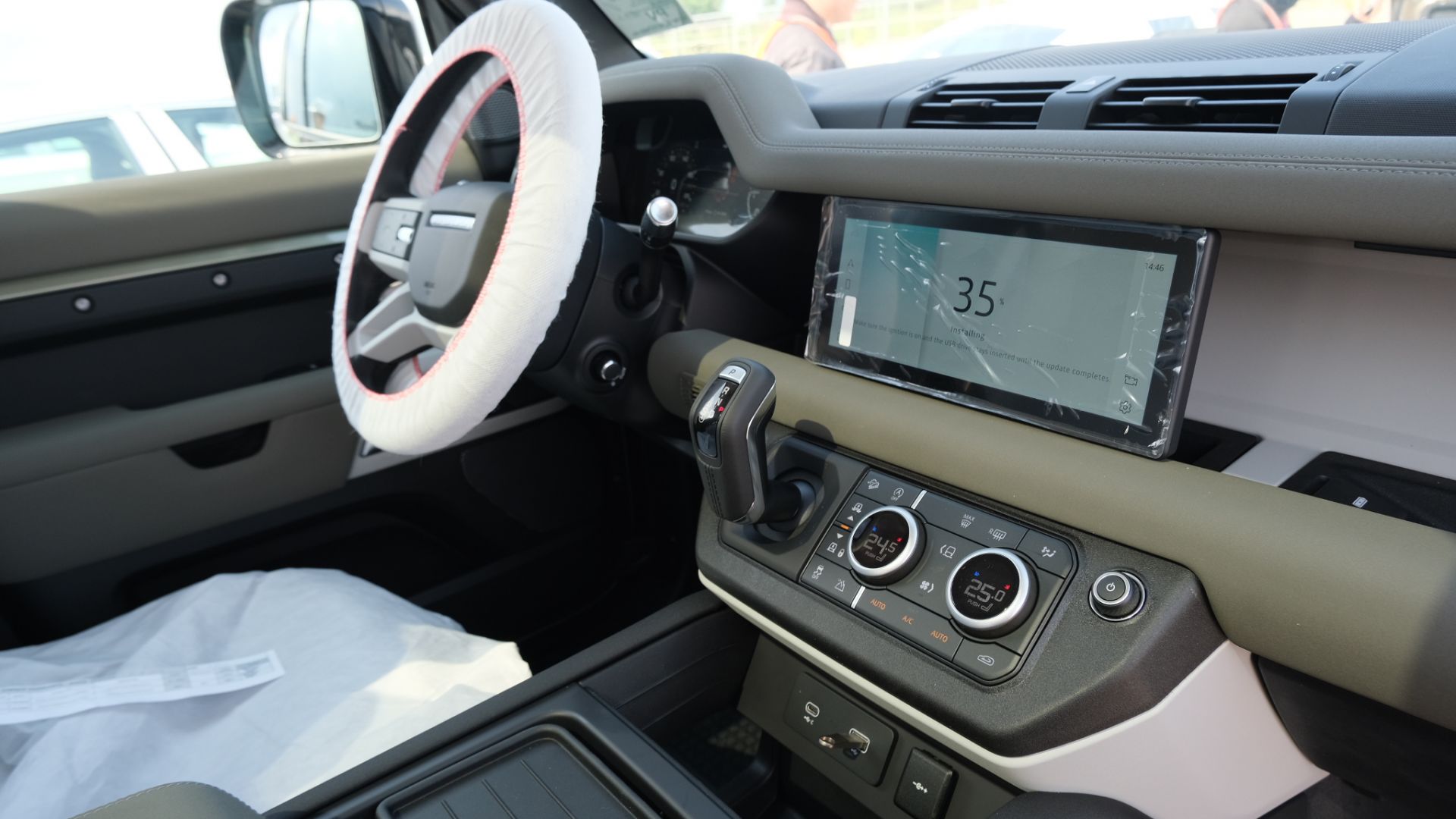 Cabin xe Land Rover Defender 2020
