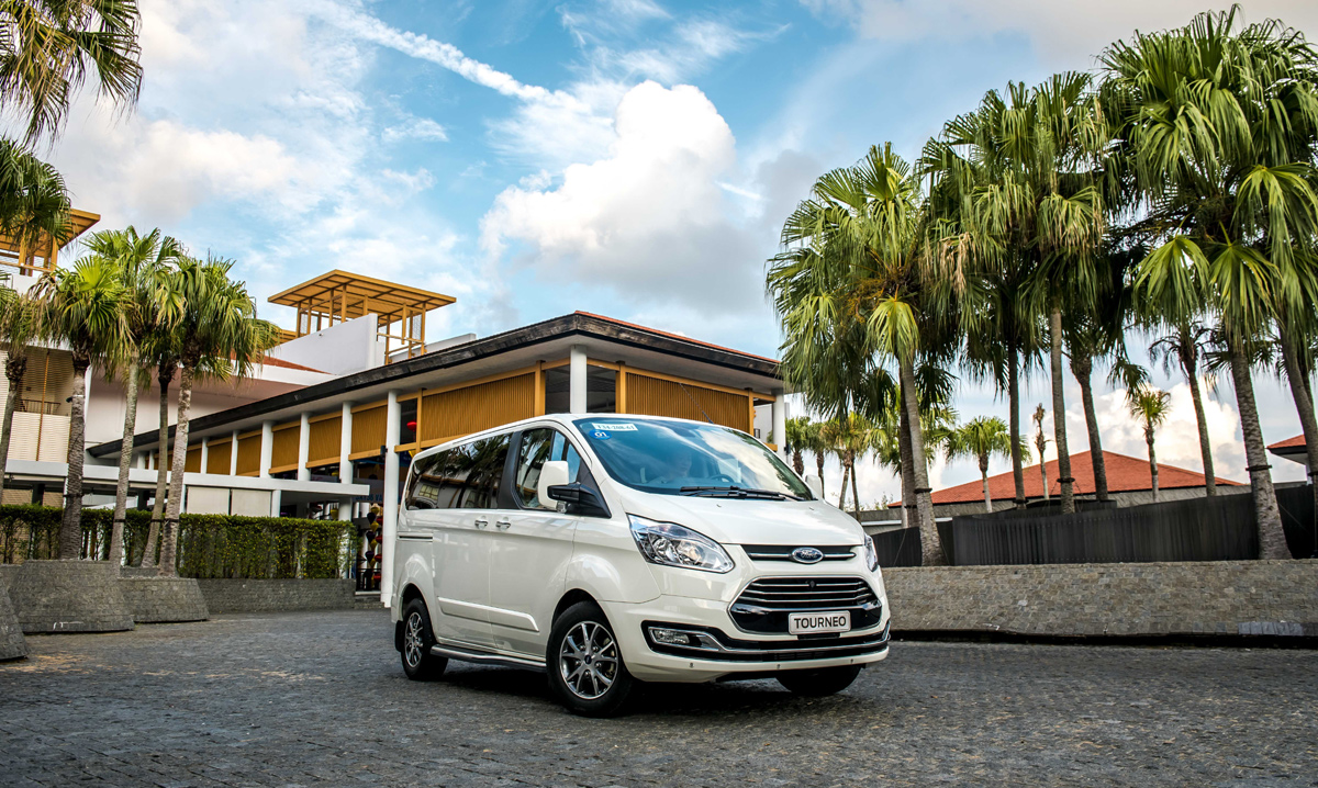 Xe Ford Tourneo