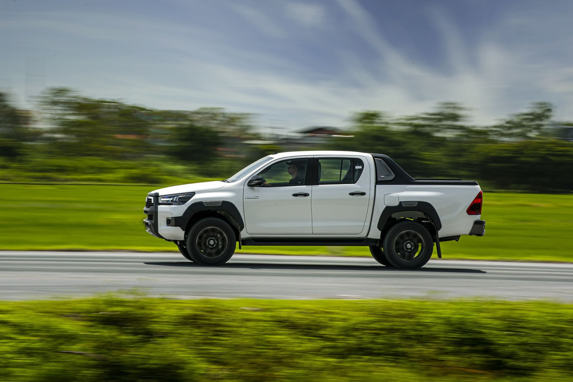Thân xe Toyota Hilux 2020