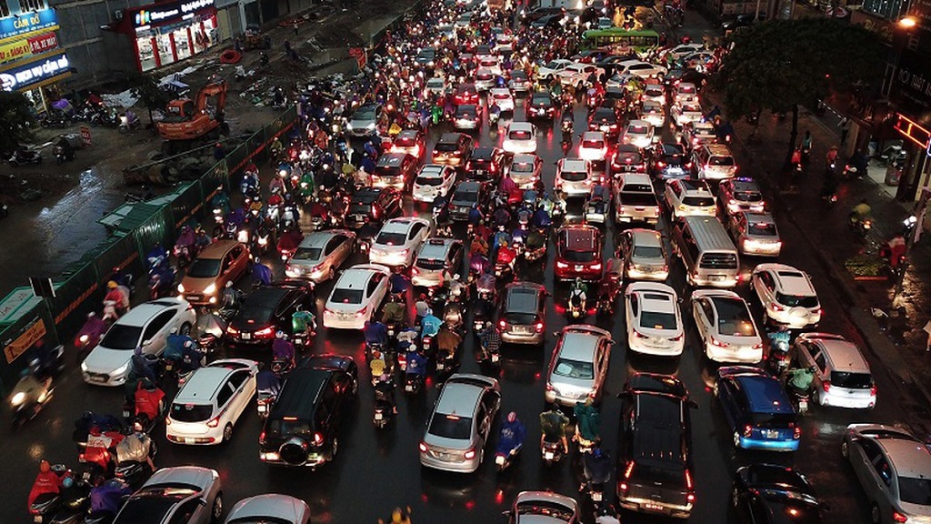 lái xe ô tô giờ cao điểm