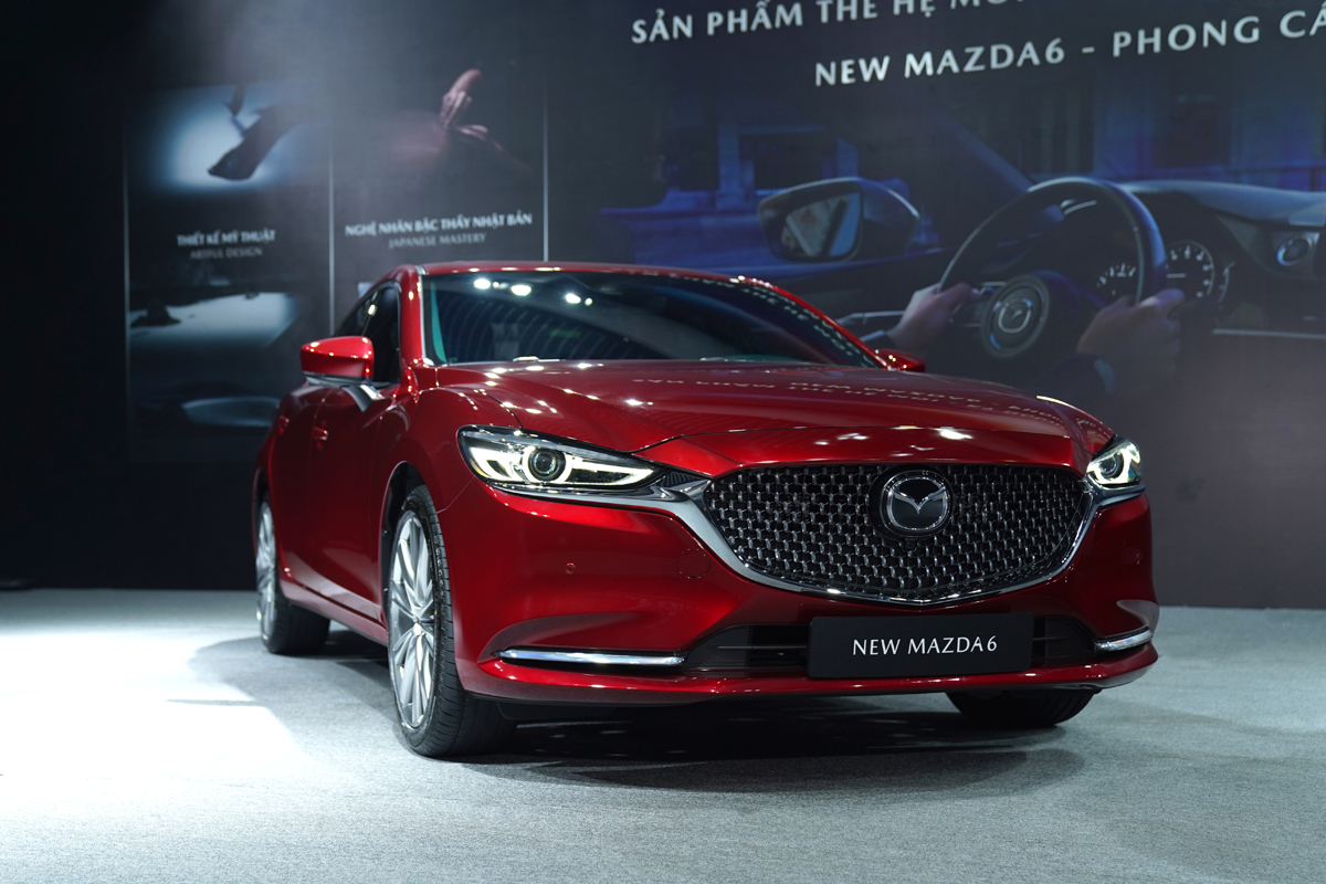 VinFast Lux A2.0 thất thế trước Toyota Camry trong xếp hạng xe bán chạy tháng 7