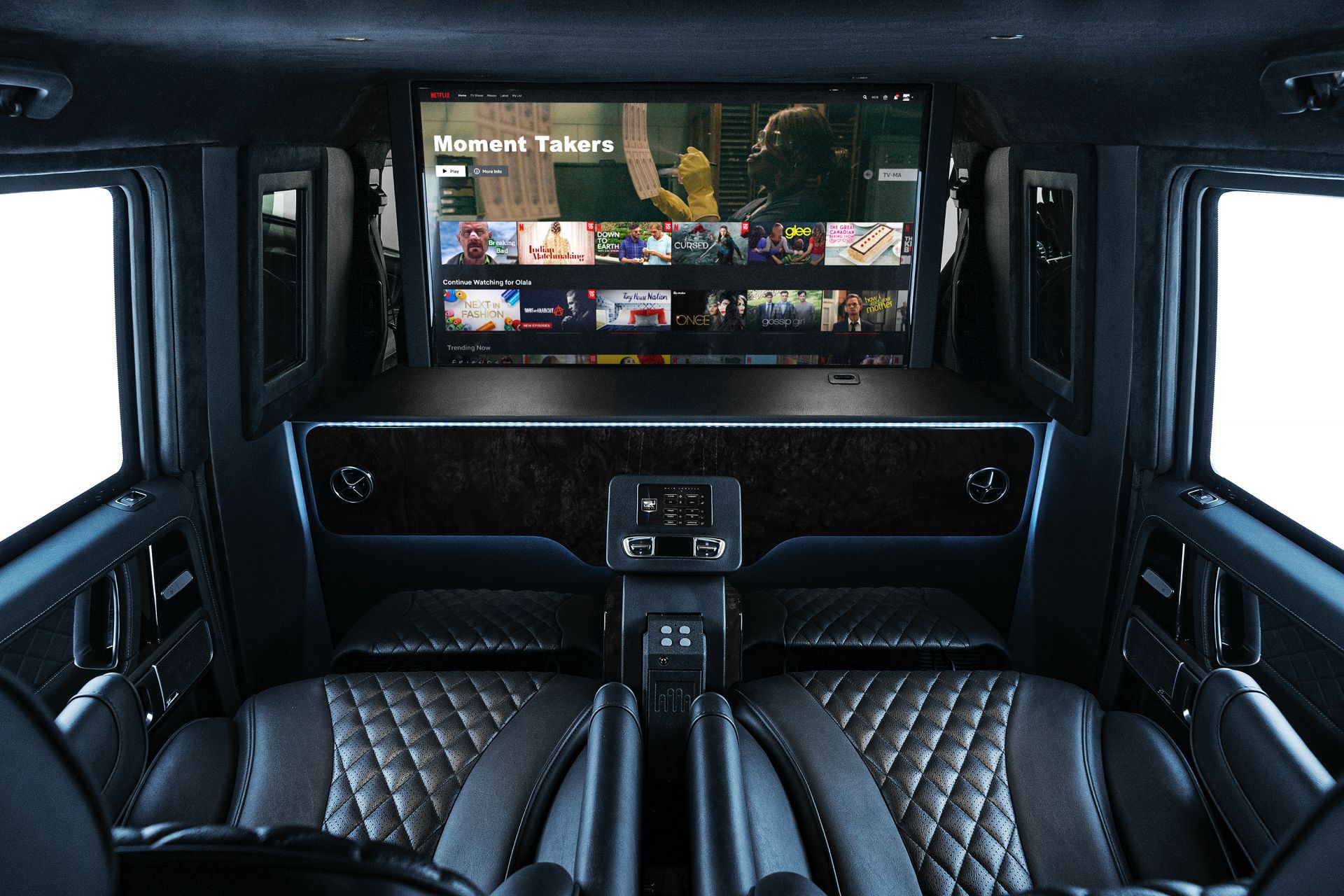 Hệ thống giải trí phía sau xe Inkas-Mercedes-AMG G63 VIP Limo