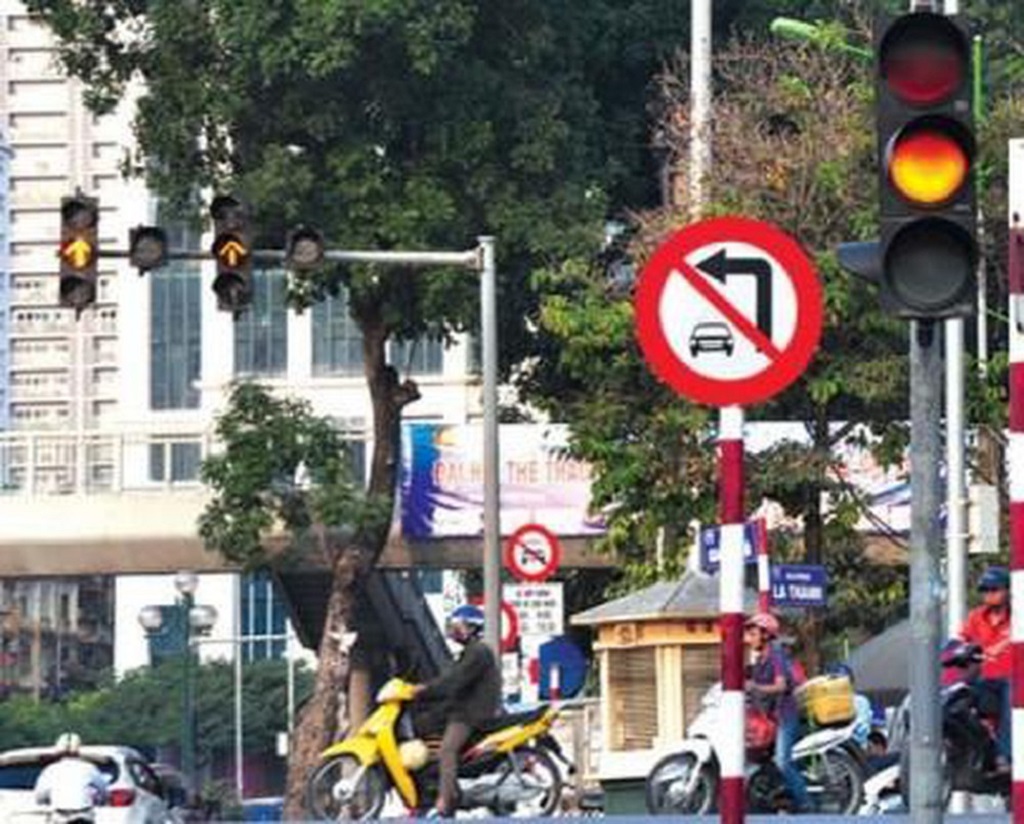 Không tuân thủ tín hiệu đèn giao thông