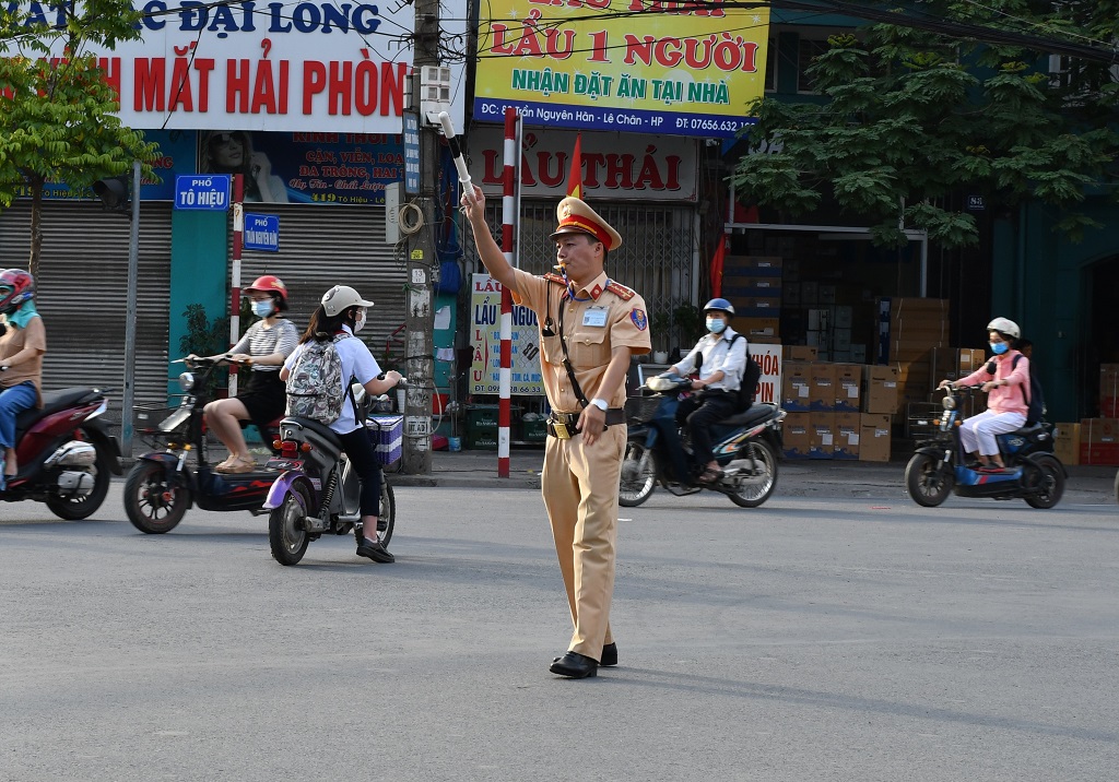 Hiệu lệnh của người điều khiển giao thông