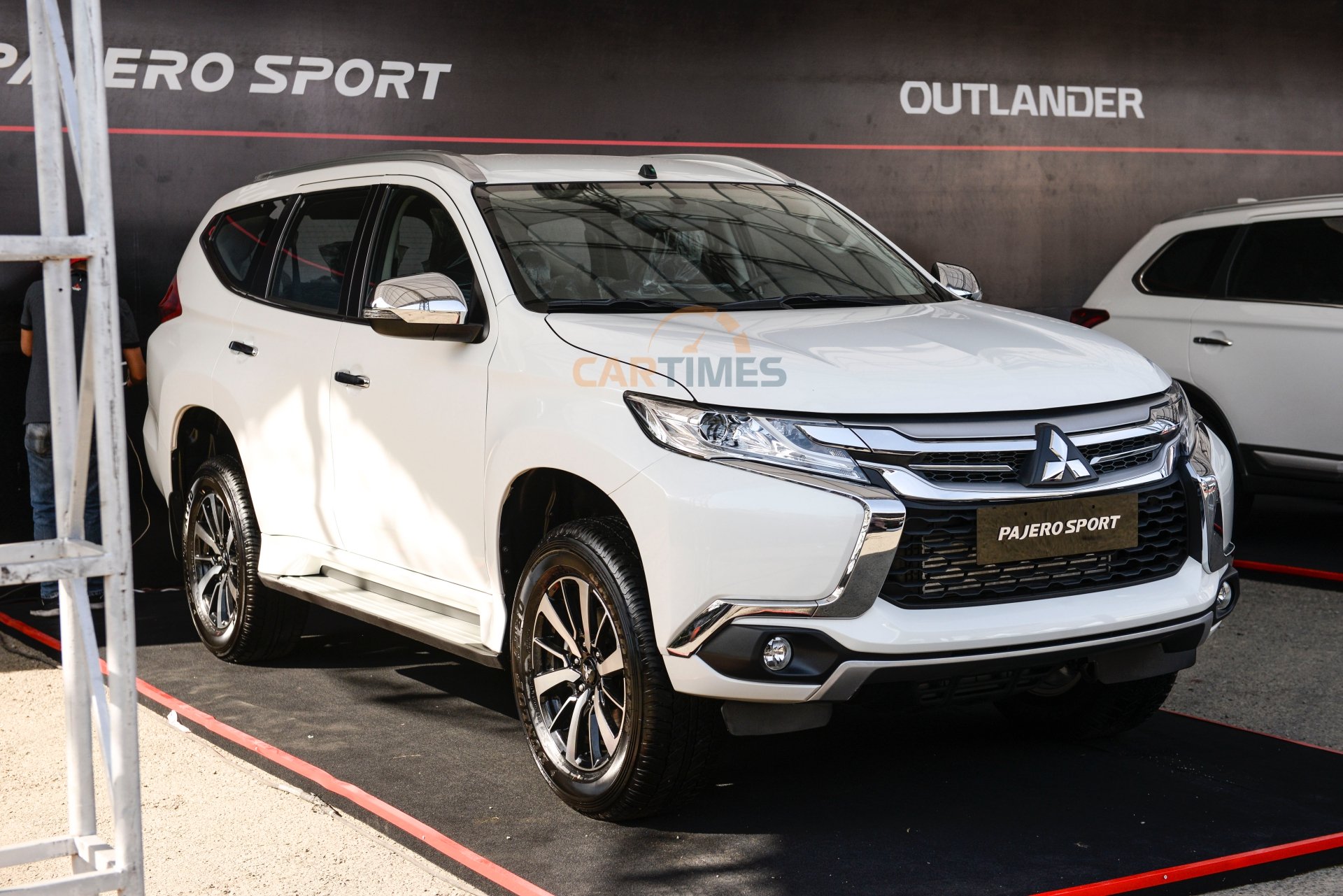 Mitsubishi Pajero Sport giảm tới 200 triệu đồng tại đại lý