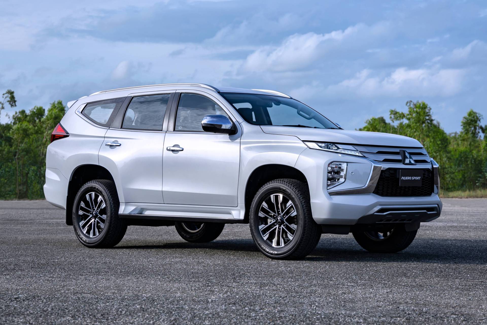 Mitsubishi Pajero Sport 2021 nâng cấp mới