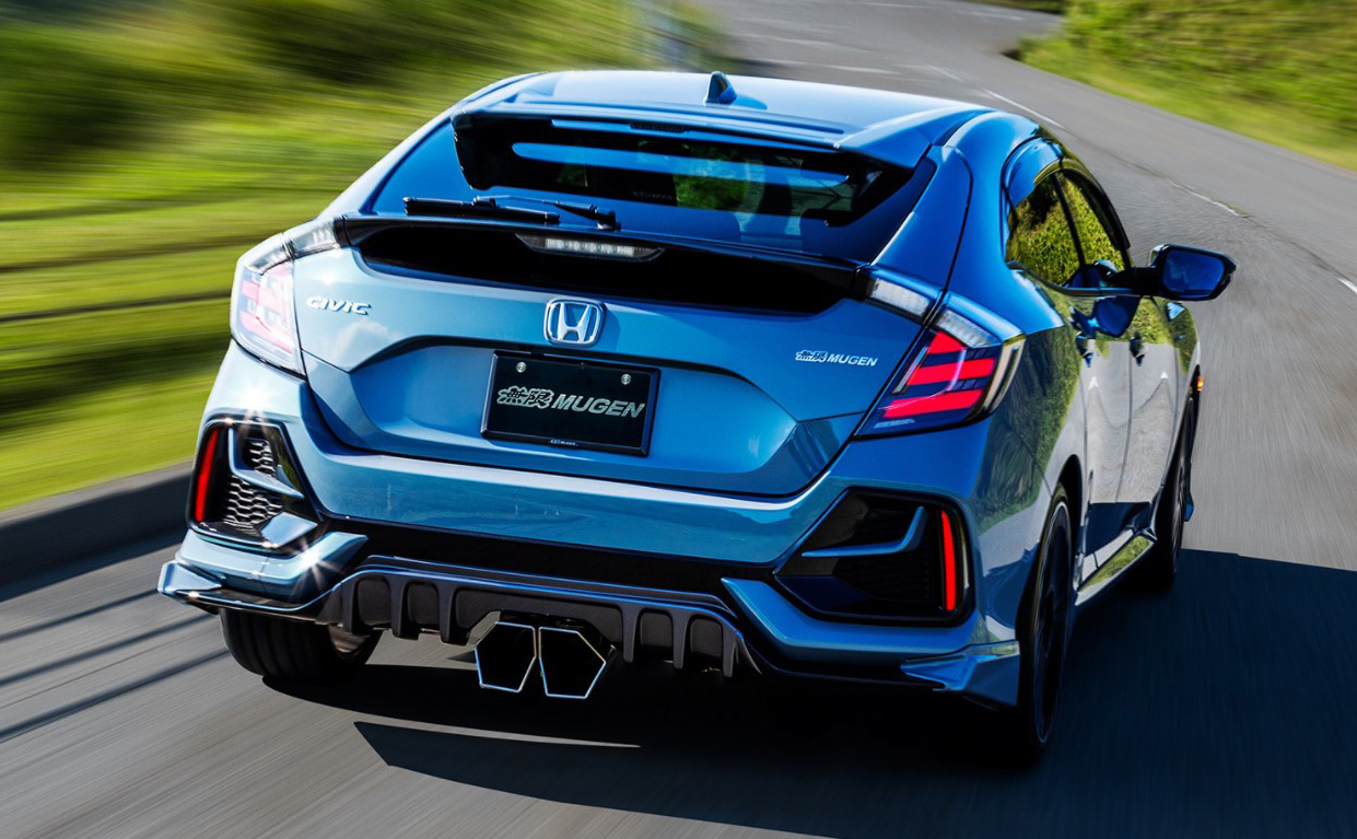 Thiết kế đuôi xe Honda Civic với phụ kiện Mugen