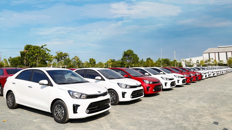 Lô 80 xe Kia Soluto xuất khẩu