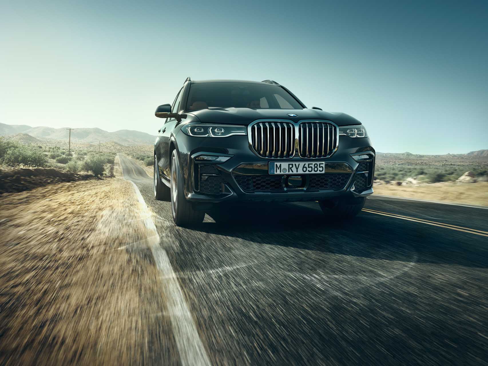 BMW X7 vẫn là mẫu SUV lớn nhất phân khúc
