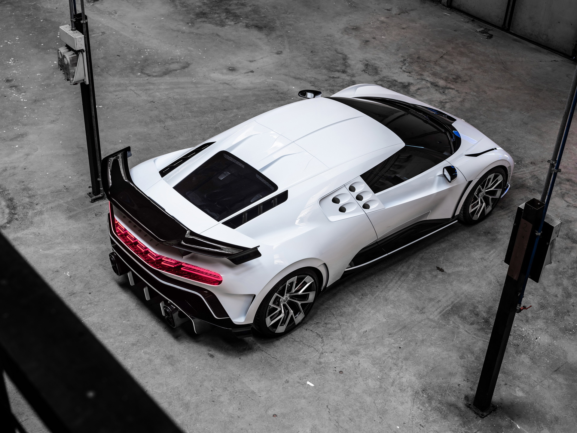 Thiết kế của Bugatti Centodieci được lấy cảm hứng từ mẫu xe huyền thoại EB110