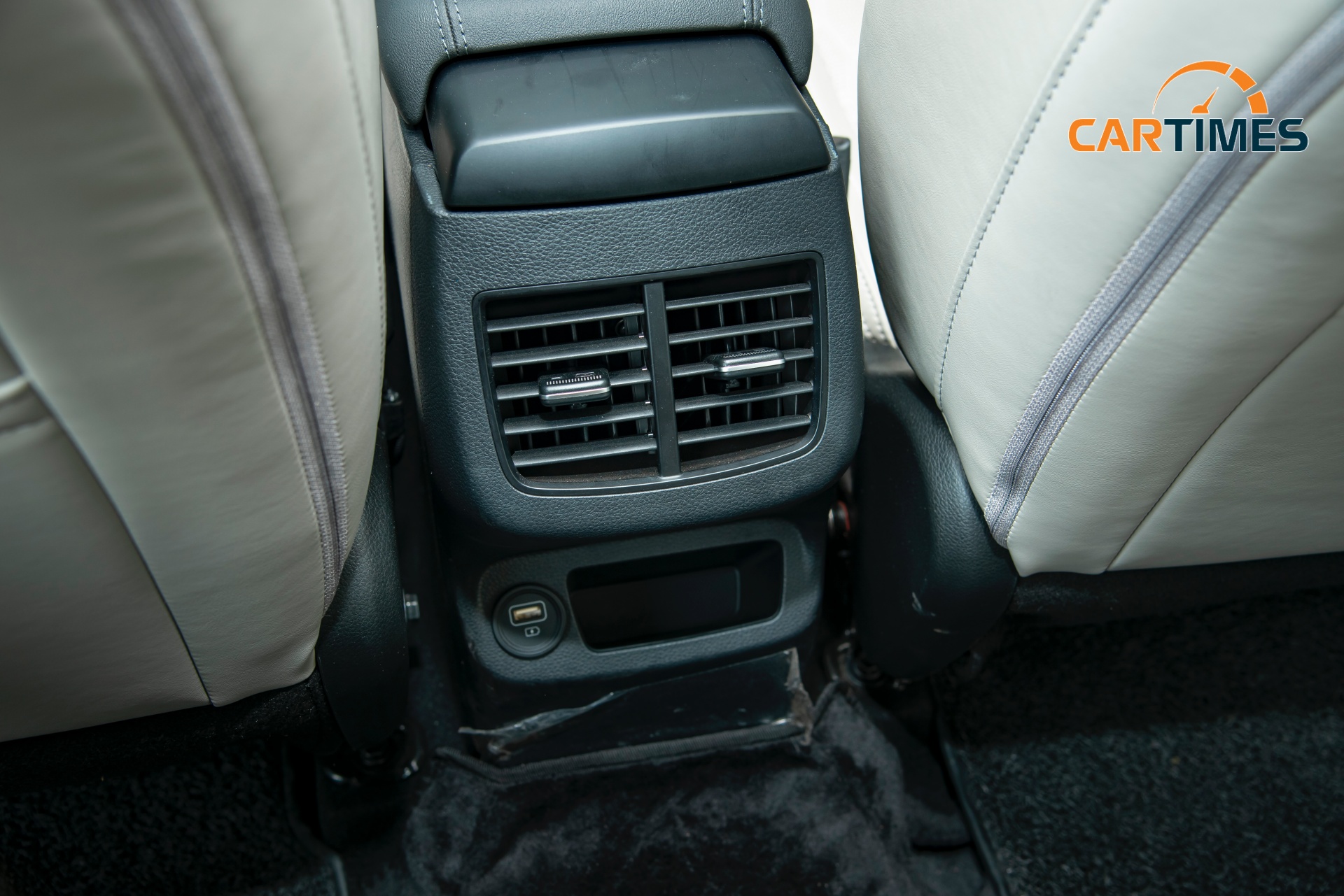 Cửa gió hàng ghế sau của xe Kia Seltos