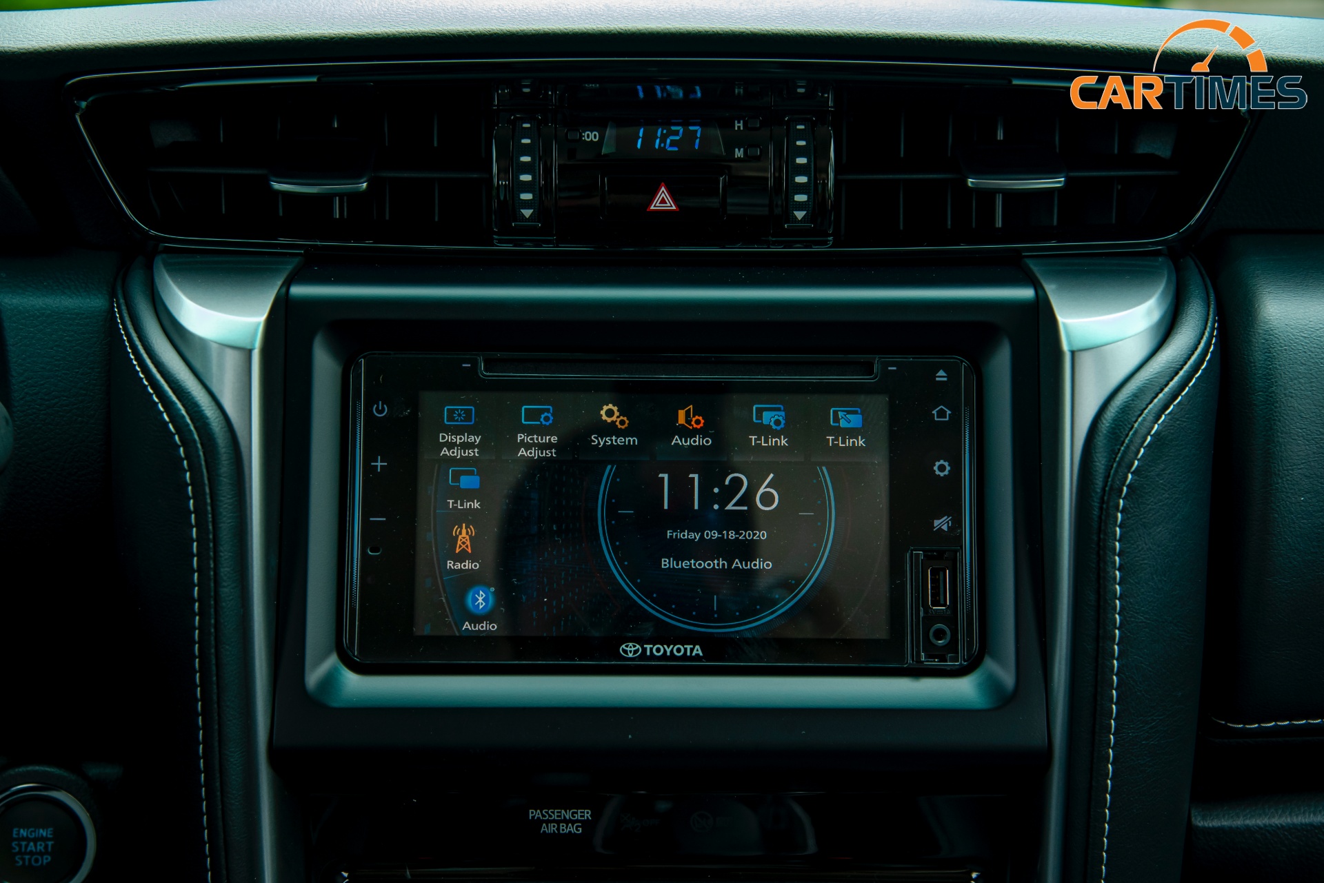 Màn hình giải trí trên Toyota Fortuner 2020