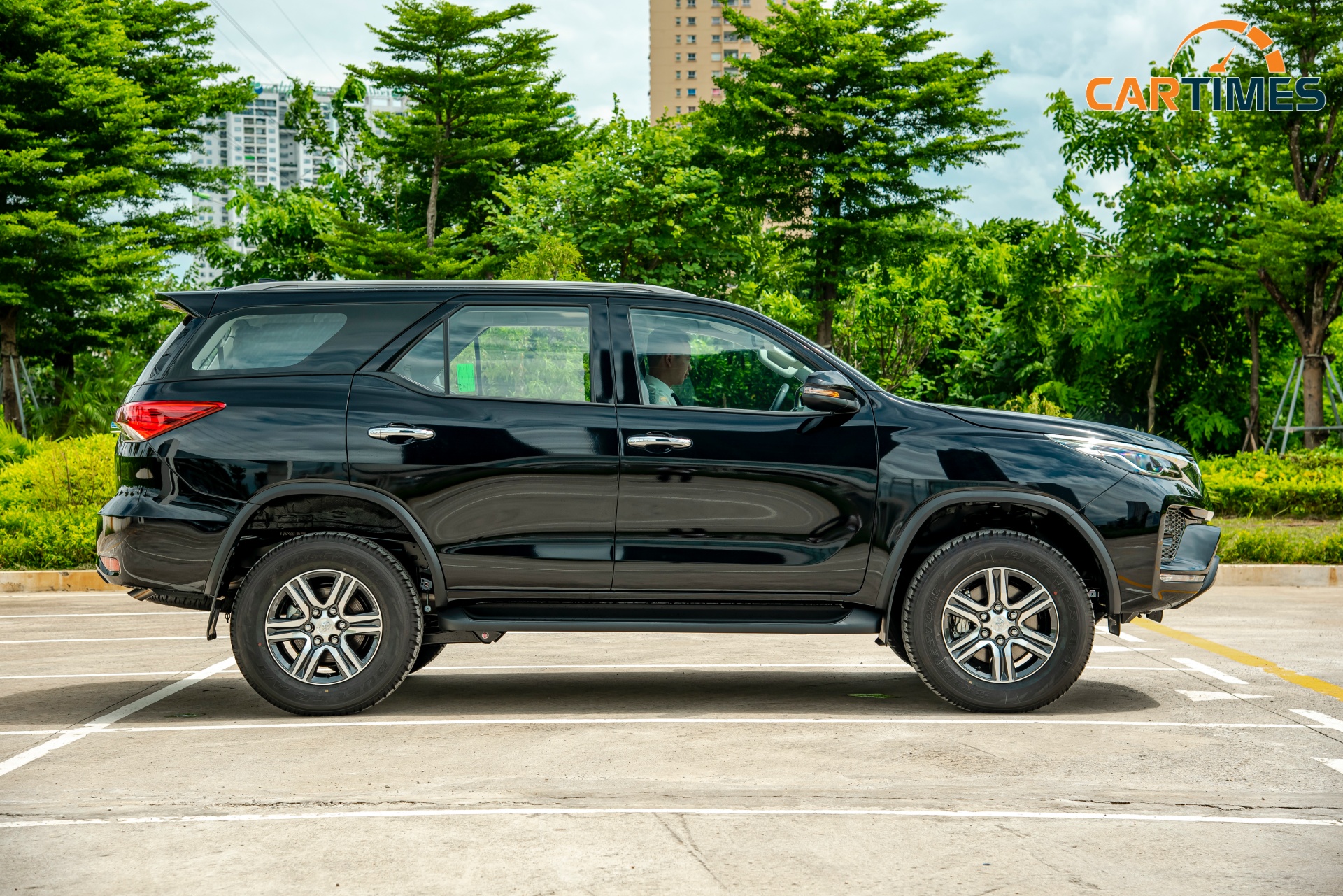 Thiết kế thân xe Toyota Fortuner 2020