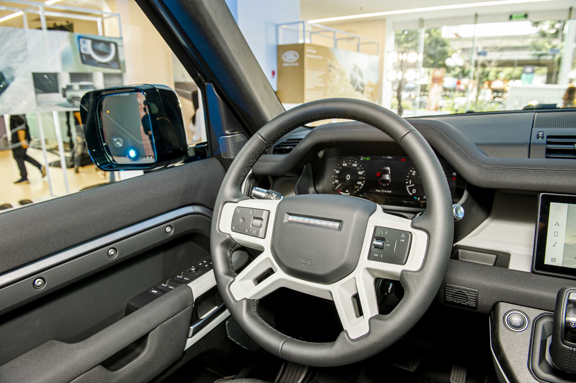 Vô lăng xe Land Rover Defender thế hệ mới