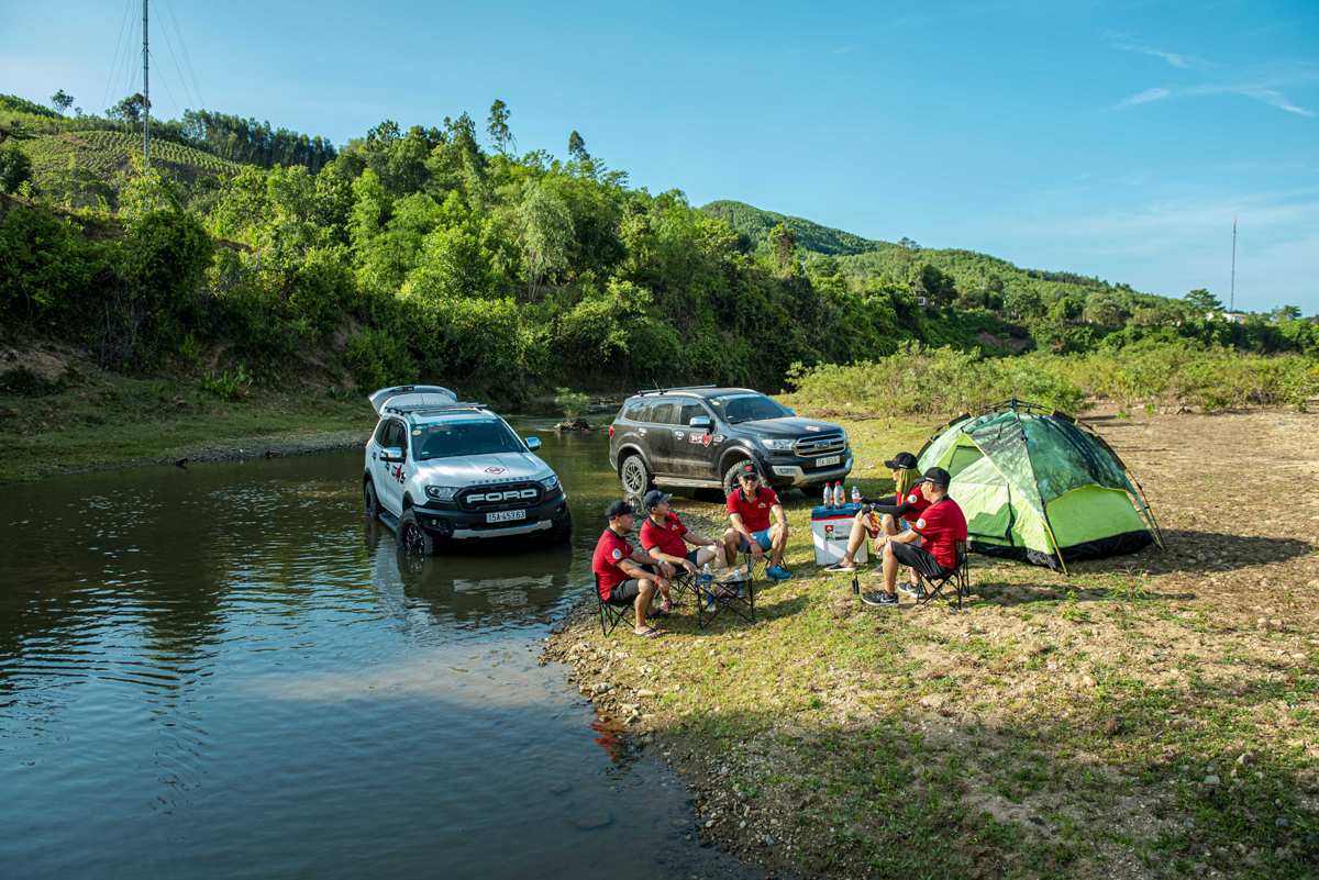 Cắm trại tại bất cứ nơi đâu với Ford Ranger và Everest
