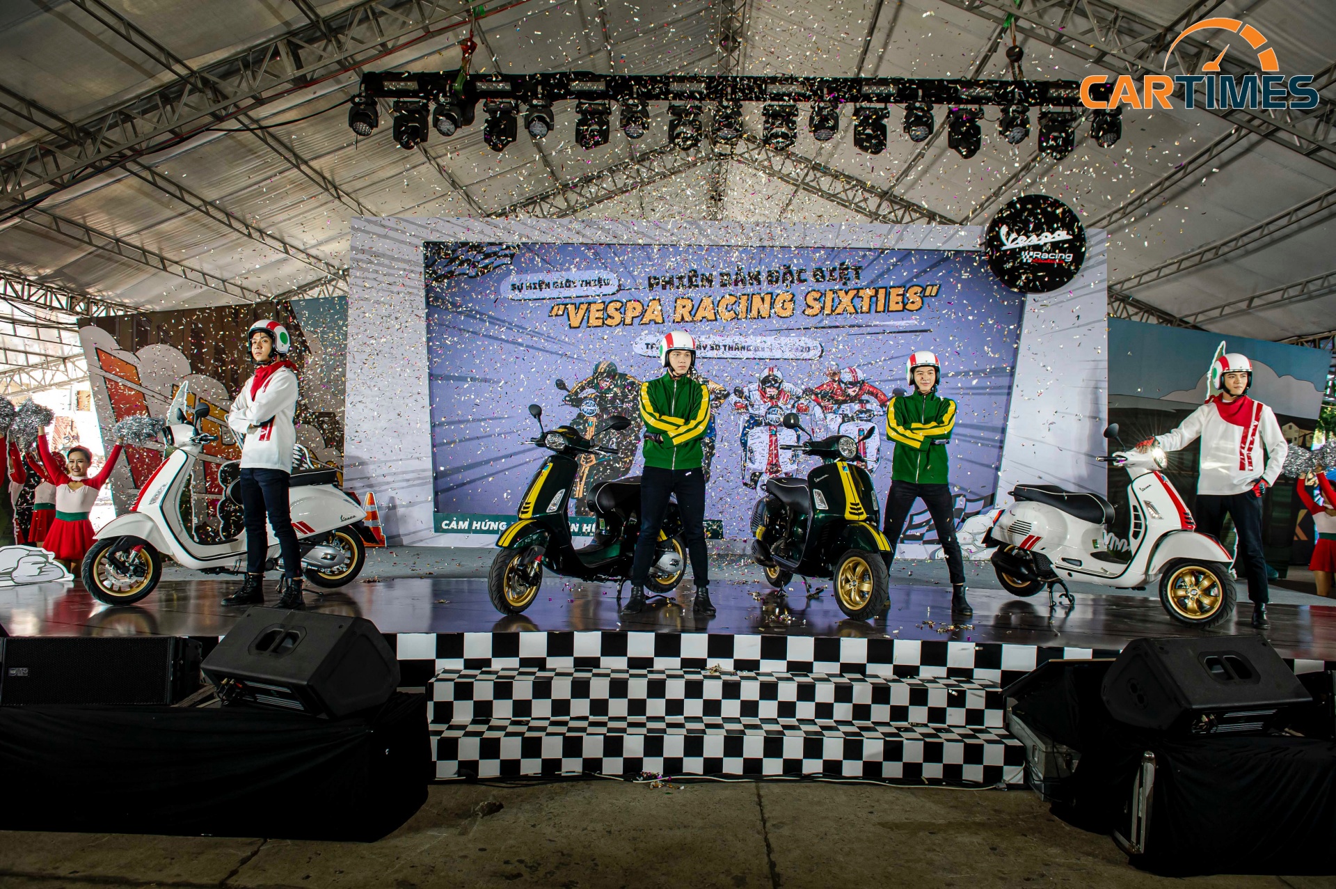 Vespa Racing Sixties có 3 phiên bản tuỳ chọn