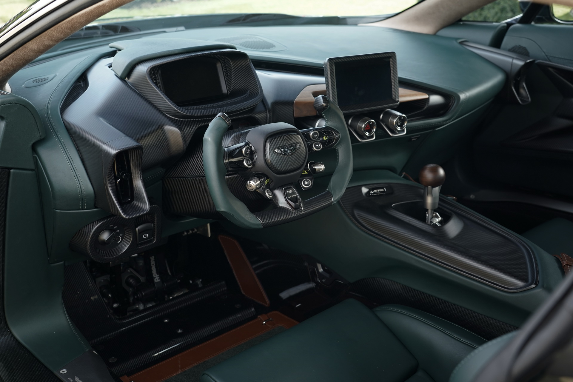 Nội thất Aston Martin Victor