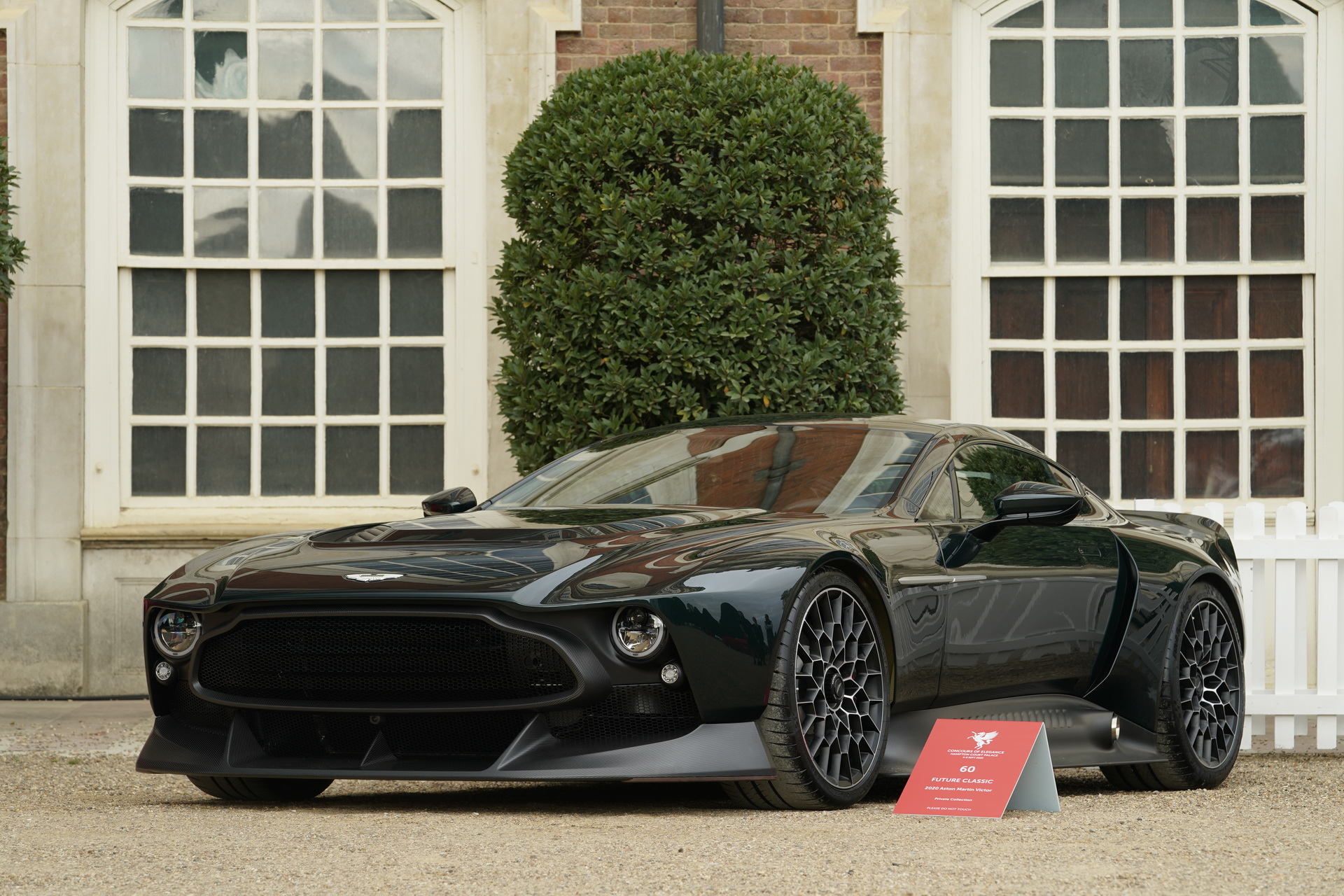 Siêu xe Aston Martin Victor