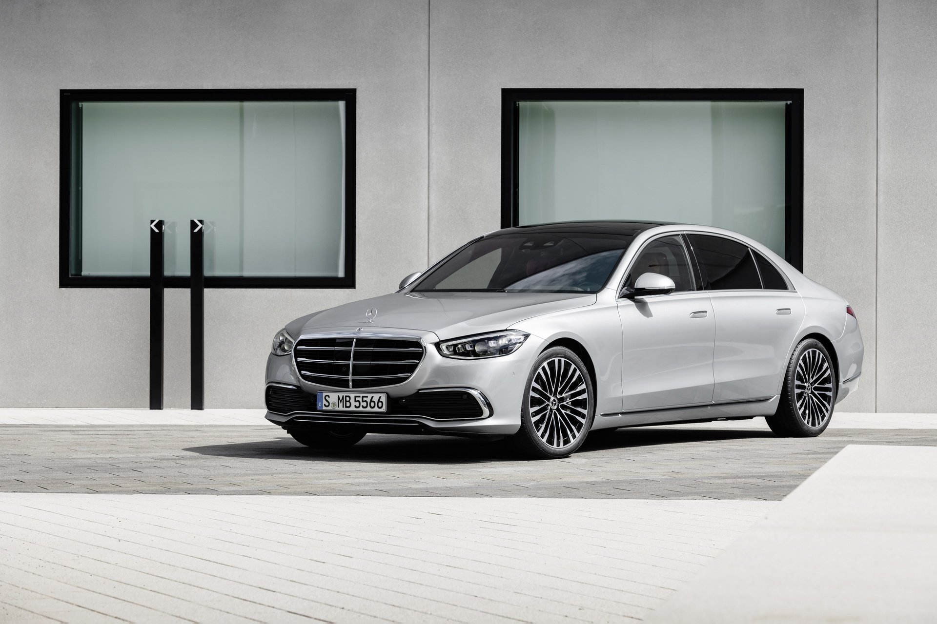 Mercedes S-Class 2021 nhận được sự khen ngợi từ đối thủ không ngờ tới