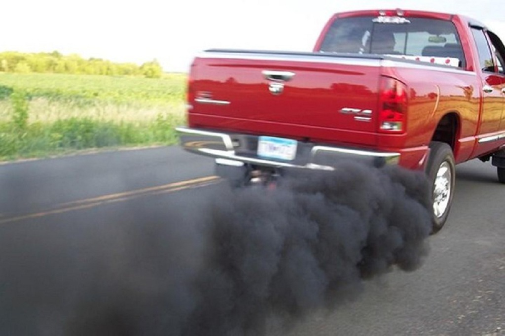động cơ động cơ diesel xả khói đen