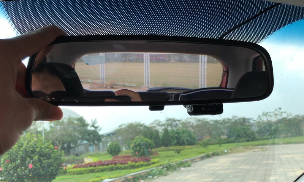 điểm mù xe ô tô