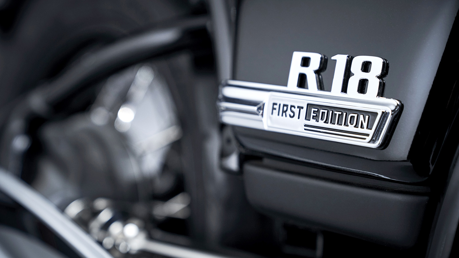 BMW R 18 bản First Edition