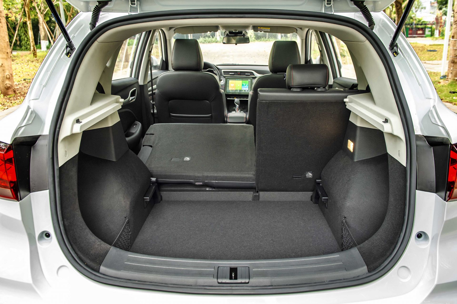 Cốp xe MG ZS 2021