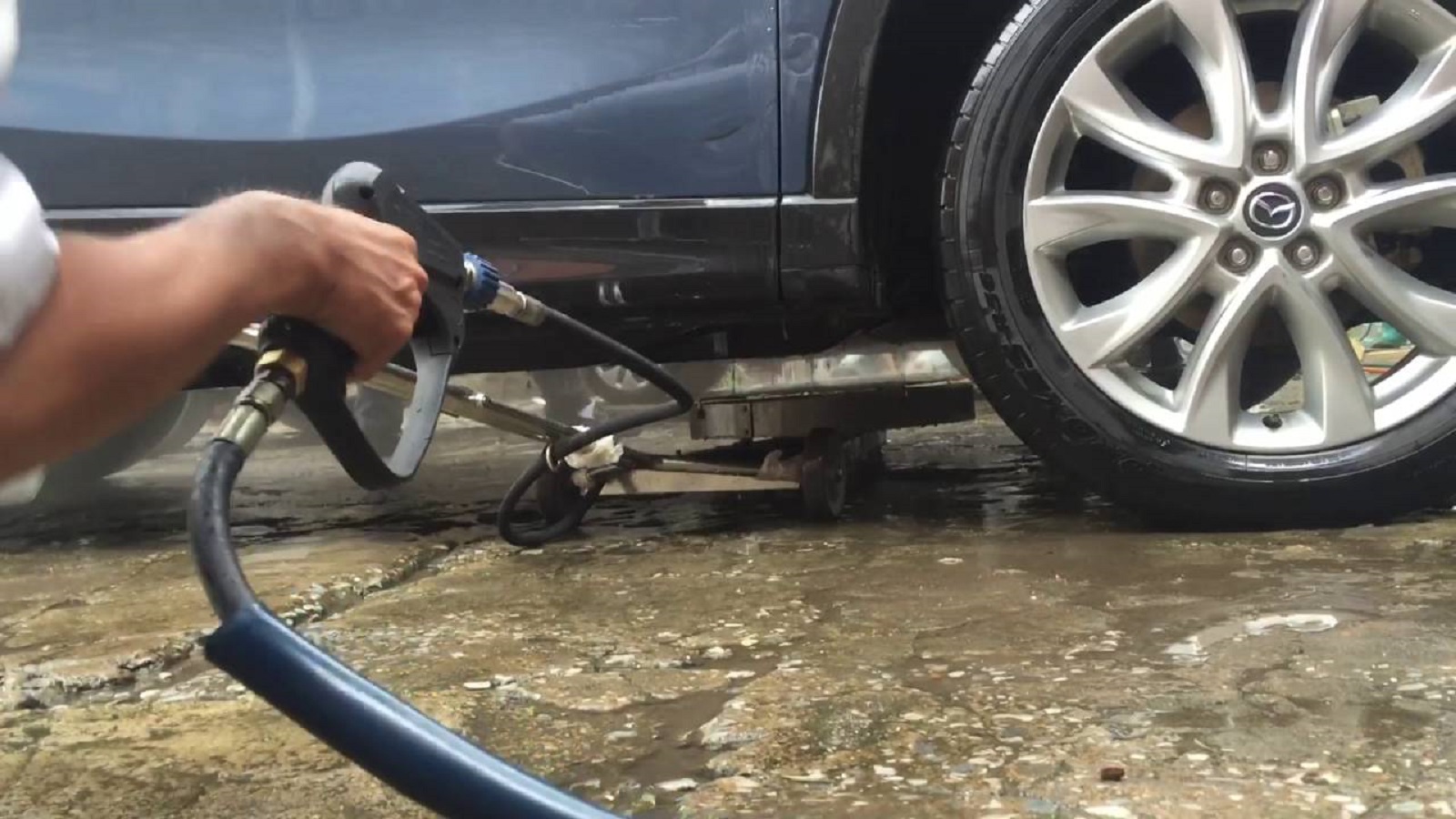 rửa gầm xe ô tô