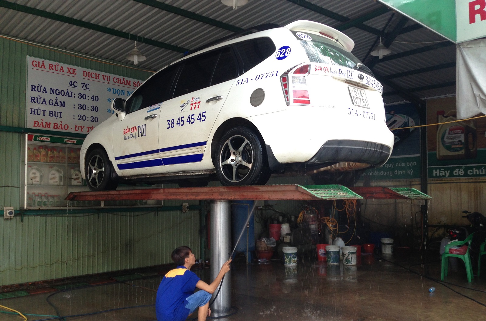 rửa gầm xe ô tô