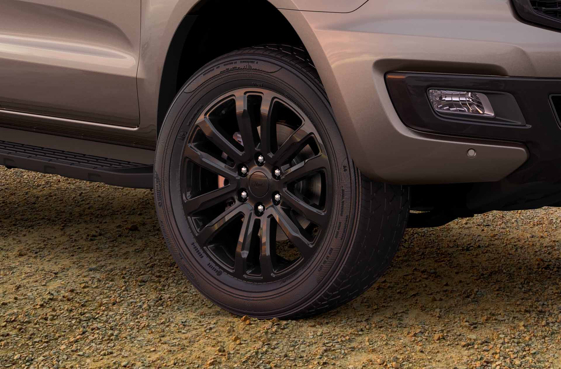 La zăng xe Ford Everest