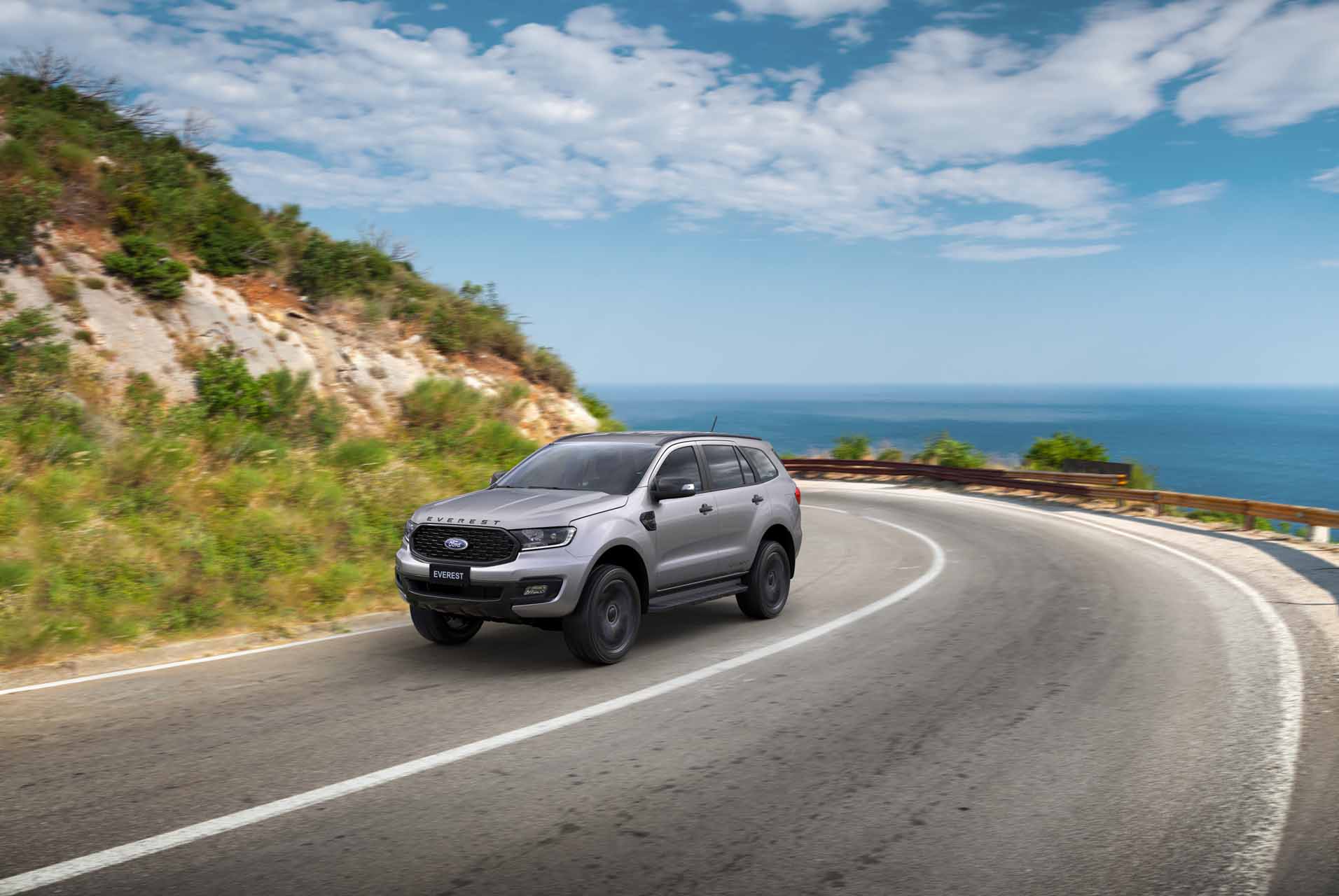 Mẫu SUV cơ bắp đi kèm trang bị tiện nghi