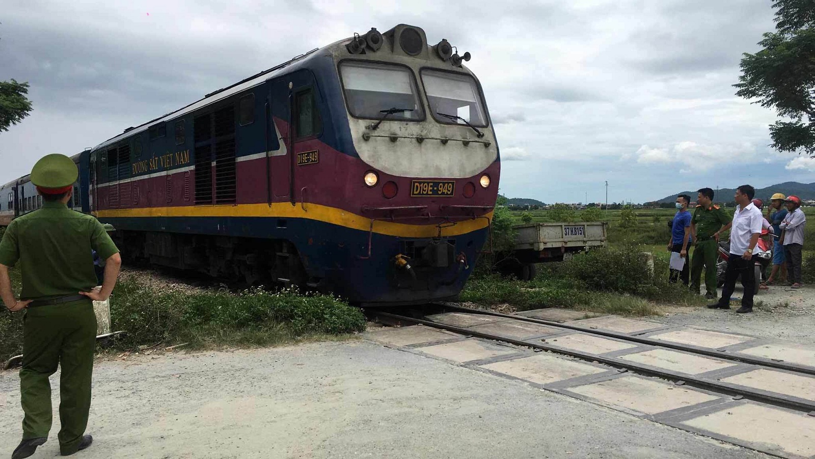 lái xe qua đường sắt