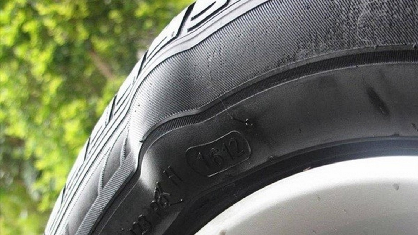 lốp xe bị biến dạng