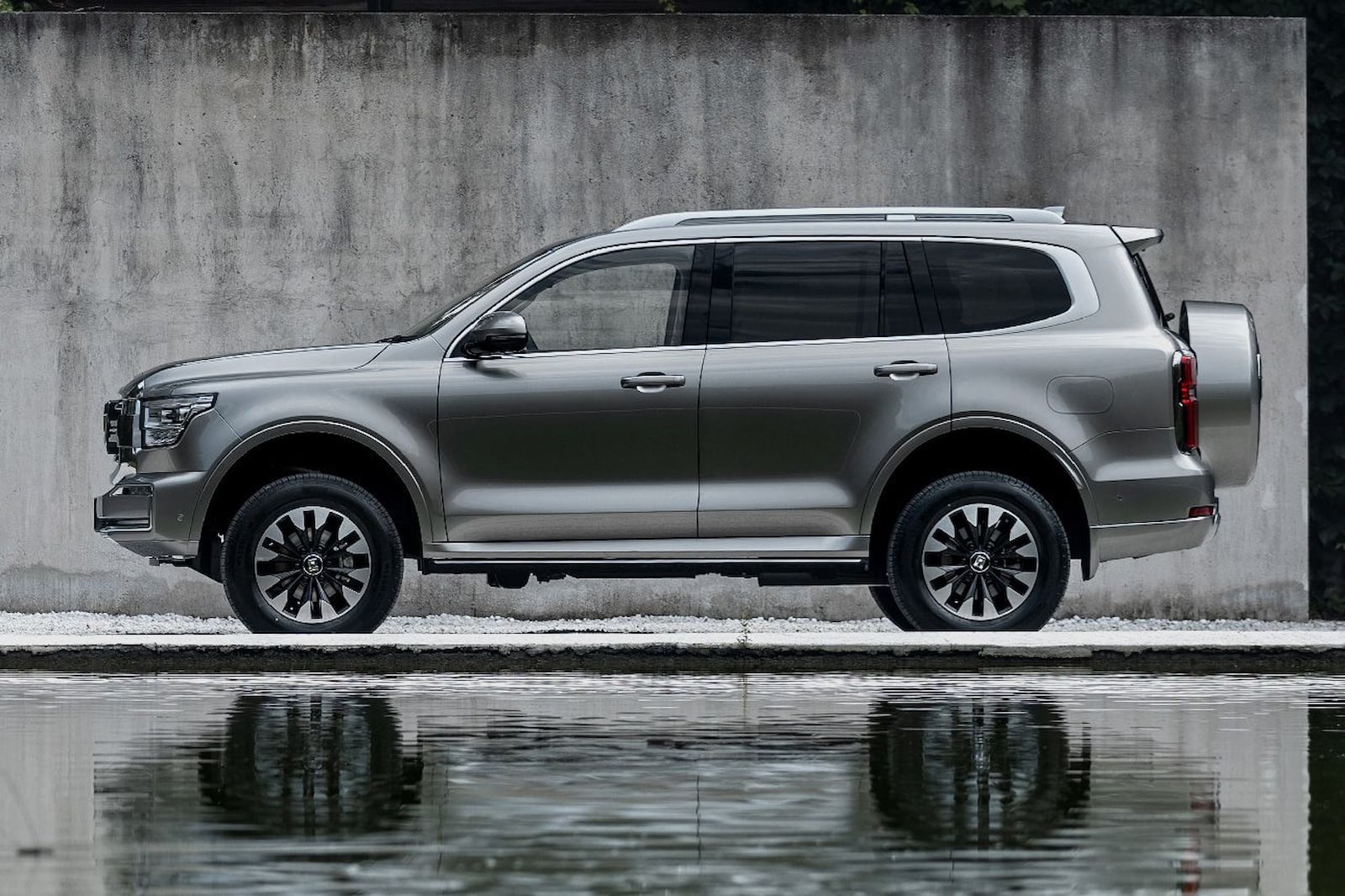 "Bản sao" Toyota Land Cruiser được Trung Quốc đưa ra toàn cầu