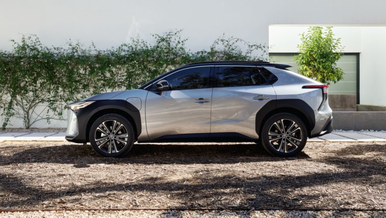 Mẫu crossover điện mới của Lexus sẽ được gọi là RZ