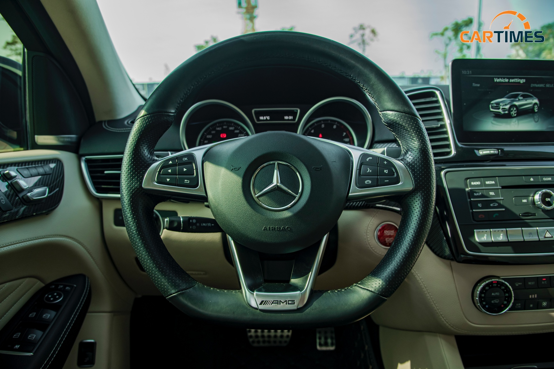 Vô lăng của xe Mercedes-Benz GLE 450 2016