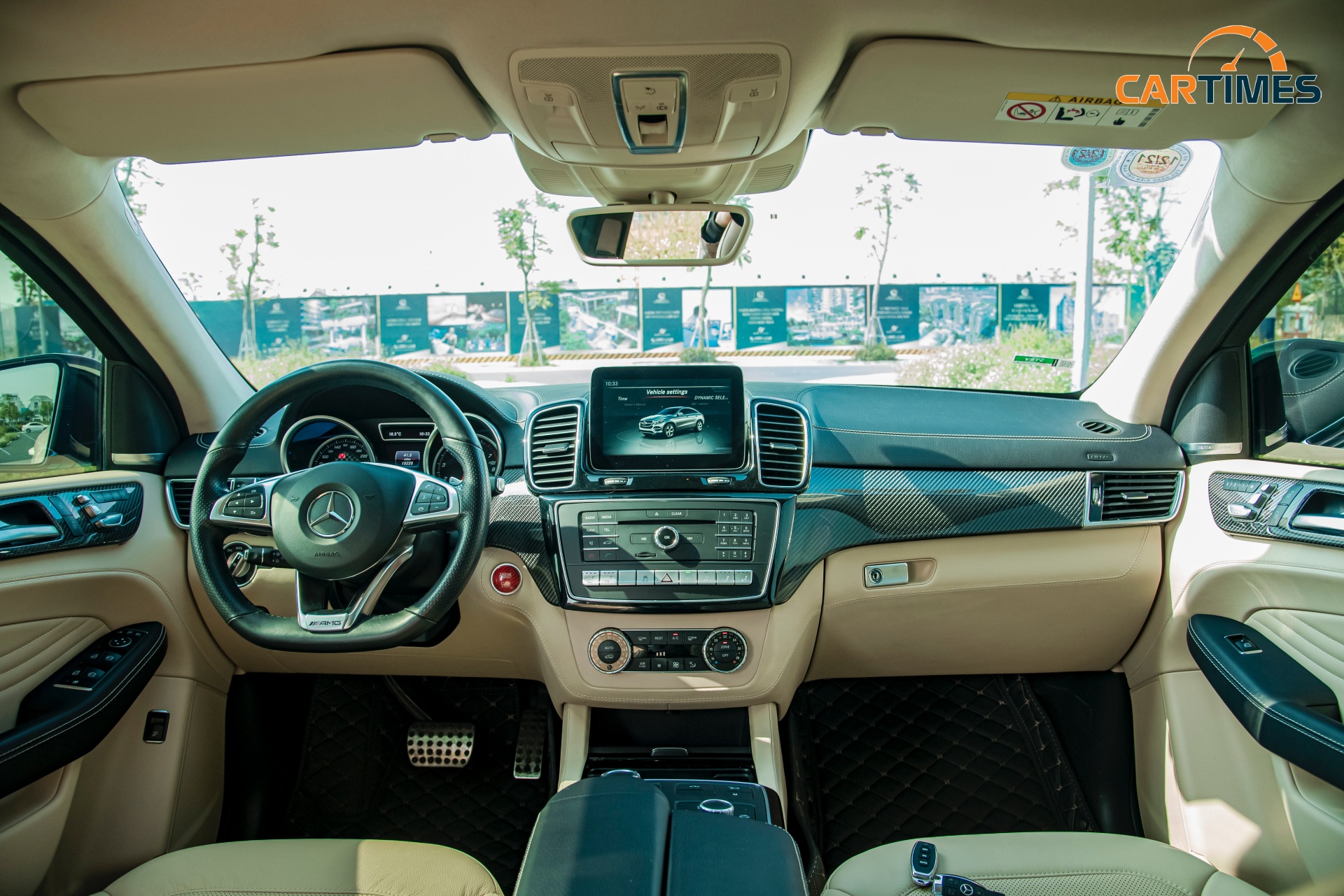 Hàng ghế trước của xe Mercedes-Benz GLE 450 2016