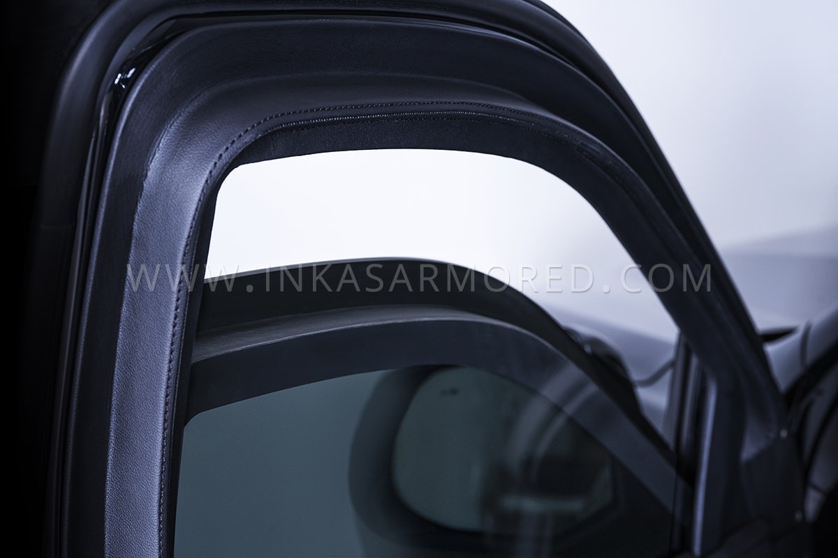 Cửa xe X7 phiên bản chống đạn