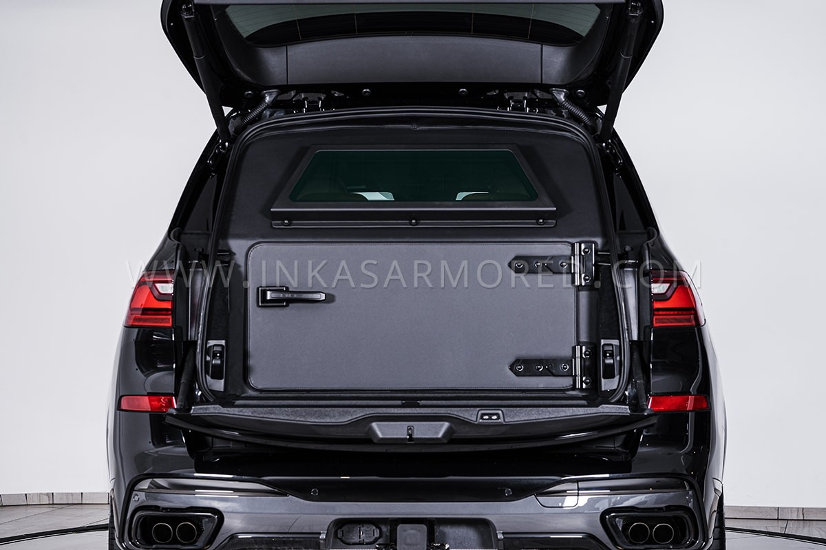 Cốp sau có cửa an toàn của xe BMW X7